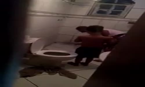 Baba Ve Oğlunu Üç Buçuk Attıran Hamam Böceği