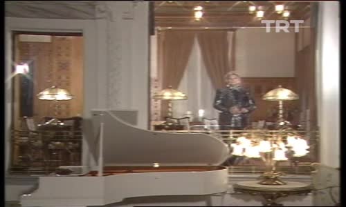 Zeki Müren-Seneler Ne Olur Üstüme Gelmeyin izle