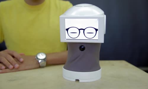 Tamamen GIF'lerle Konuşan Sevimli Robot İcat Eden Mucit