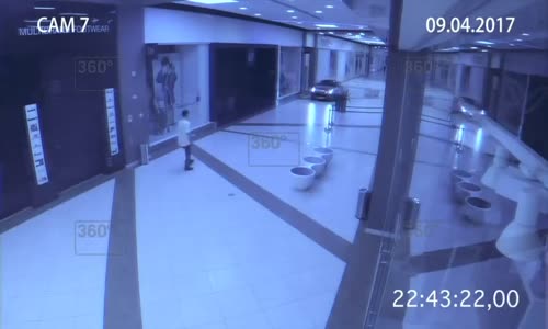 Ferrari ile Avm'nin İçinde Ralli Yapmak