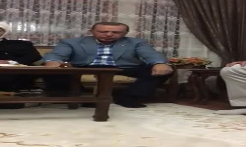 Recep Tayyip Erdoğan Kuran'ı Kerim Okuyor