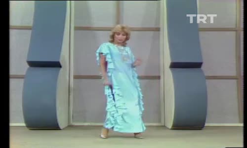 Nil Burak-Nerde Benim Gülen İnsanlarım 