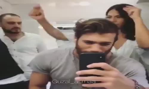 Erkenci̇ Kuş Kamera Arkasi Dans