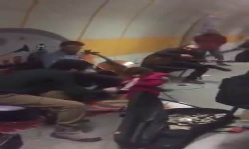 Keman Sesini Duyan Kız Kendisini Kaybediyor