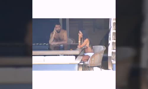 Arda Turan Hamile Eşi Aslıhan Doğan'ın Göbeğini Böyle Sevdi