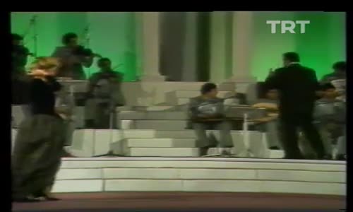 Emel Sayın-Körfezdeki Üç Beş Güzel izle