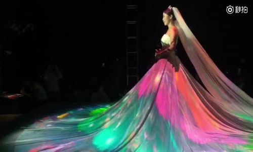 Işıklı Gelinlik Gösterisi