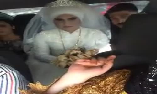 Gelin Arabaya Binmiş Ya Sabır Demiş 