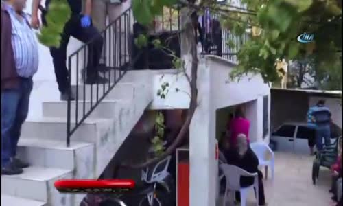 Evde İki Arkadaşın Cesedi Bulundu 