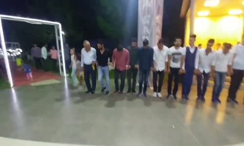 Sofi Dayı Halayda Döktürüyor