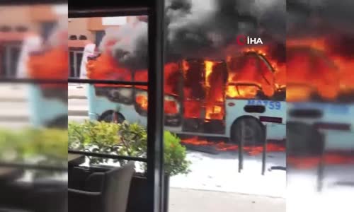 İçinde Bulunduğu Minibüsü Ateşe Verdi