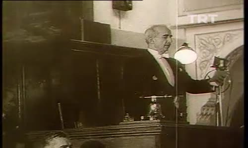 İsmet İnönü'nün Cumhurbaşkanlığı Yemini İzle
