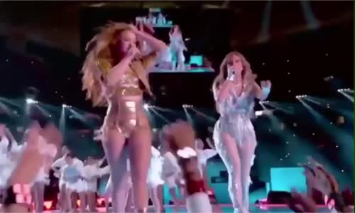 Soluksuz, resmen nefes almadan izlettiren Shakira ve Jennifer Lopez show’u!
