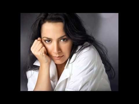 Zeynep Alasya – Öyle Gariptir Ki Hayat