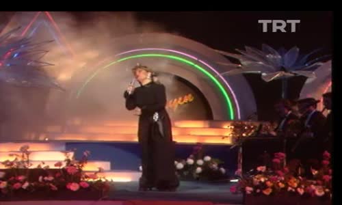 Emel Sayın-Gül Hazin Sümbül Perişan izle