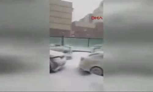 Dev Yük Gemisi Tarabya Sahilini Sıyırarak Geçti!