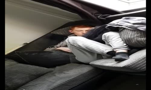 Korkunç Ses Efektiyle Arkadaşını Uyandıran Eleman