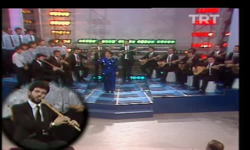 Belkıs Akkale-Siyah Perçemlerin Dökmüş Yüzüne izle