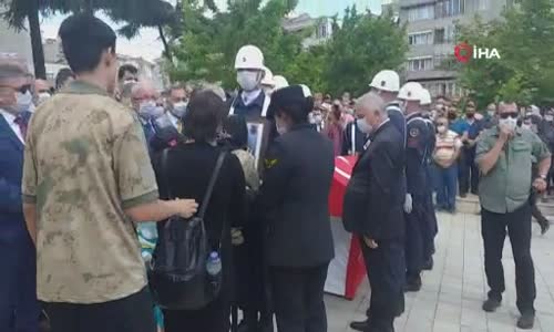 Şehit eşinin üniforması ile törene katıldı 