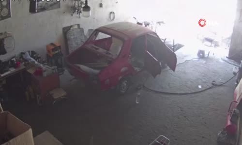 Sanayide oksijen tüpü patladı, o anlar kameraya yansıdı 