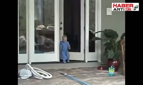 HAVUZA DÜŞEN BEBEĞİN MUCİZE KURTULUŞU