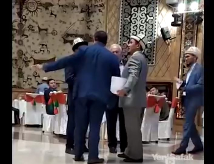 Türkiye Büyükelçisi ‘Teröristle Aynı Masaya Oturmam’ Diyerek İftarı Terk Etti