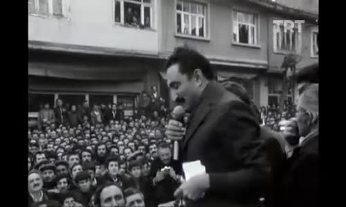 Bülent Ecevit'in Mitingde Beyaz Güvercin Uçurması izle