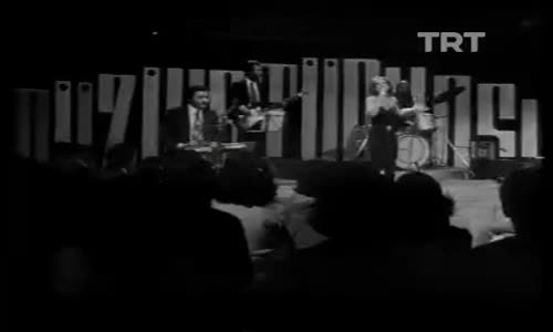 Füsun Önal-Senden Başka izle 