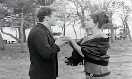 Senede Bir Gün   Senede Bir Gün Gelirler