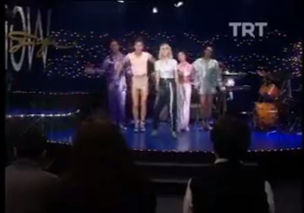 Yonca Evcimik-Boza izle