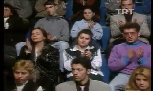 Ajda Pekkan-Yeniden Başlasın izle