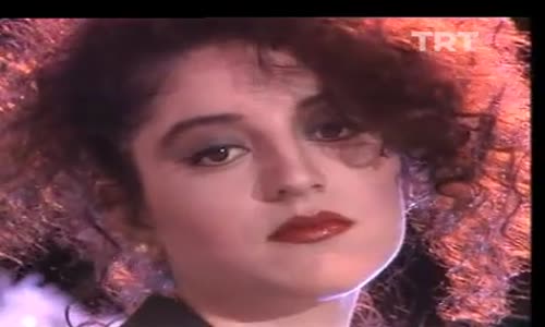 Aşkın Nur Yengi-Ayrılmam izle