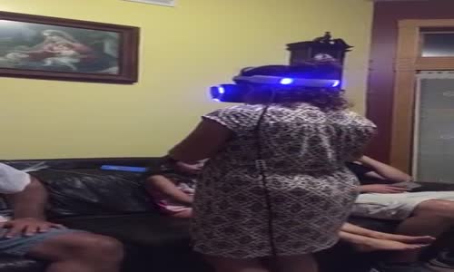 Sanal Gerçeklik Gözlüğü Yüzünden Yağmurdan Kaçarken Doluya Tutulan Teyze