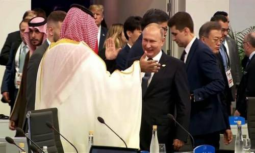 Putin ve Suudi Veliaht Prensi ile Dikkat Çeken Selamlaşma