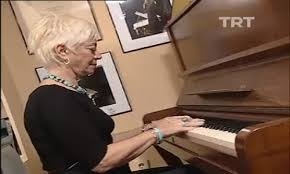 Esin Afşar Şimdi Ne Yapıyor  izle