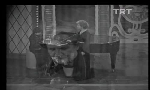 Mülkiye Toper-Gül Açarken Bahçemde Hep Hayalin Gülümser Bana izle 