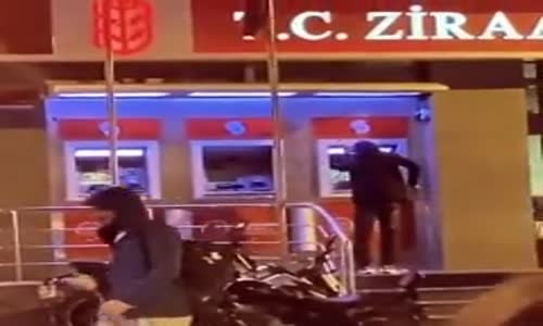 Hesaba Yatan Paranın Sevinciyle ATM'ye Giden Genç 