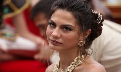 Demet Özdemir Erkenci Kuş Setinden Fotoğraf Paylaştı