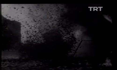 İlhan İrem-Yurtta Barış Dünyada Barış İzle