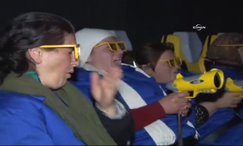 İlk Kez 7D Fİlm İzleyen Nineler