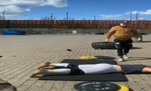 Halterin Altında Kalan Hatun 