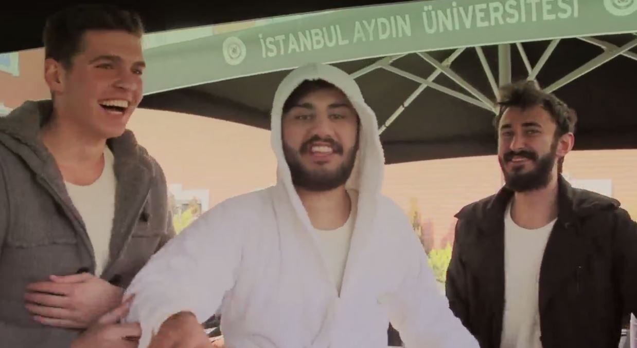 Mayli Sayrus - Kamera Arkası