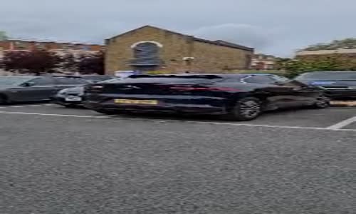 Lüks Cip Sürücüsünün Park Etme ile İmtihanı 