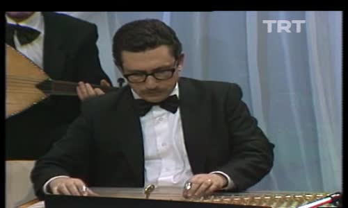 Mülkiye Toper-Kalplerden Dudaklara Yükselen Sesi Dinle izle