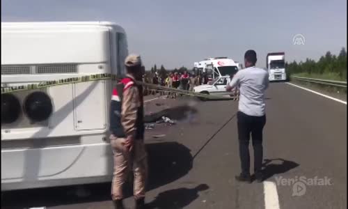 1 Mayıs Kutlamalarına Giden Minibüs Tır'la Çarpıştı : 5 Ölü , 14 Yaralı