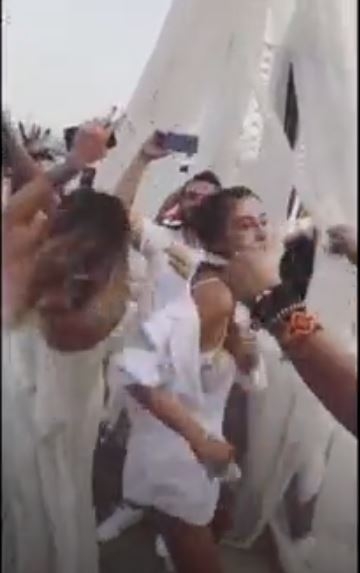 Şeyma Subaşı ve Aslışah Alkoçlar Yaza Merhaba Partisinde