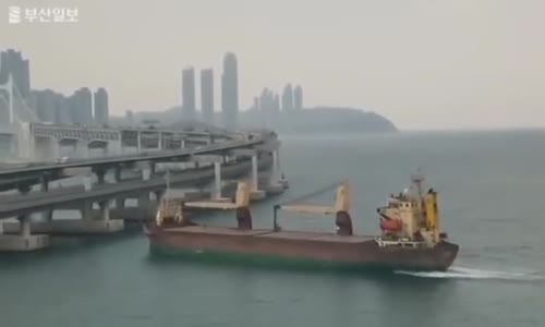 Dev Kargo Gemisiyle Köprüye Çarpan Sarhoş Kaptan