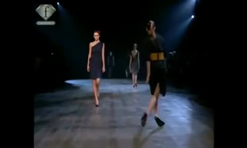 Mankenlerin Topuklu Ayakkabı Kazaları 