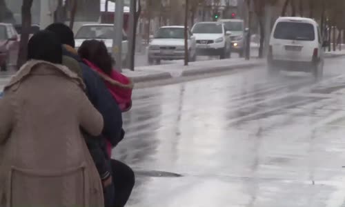 Elektrikli Motosiklete 8 Kişi Binen Aile