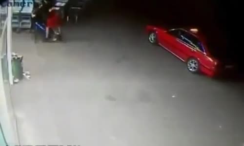 Kaşınan Sarhoşu Tek Yumrukta Kaşıyan Genç